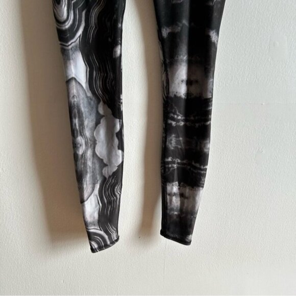 Alo Yoga Tech Lift Airbrush Full-Length Performance Leggings - Picture 5 of 8
